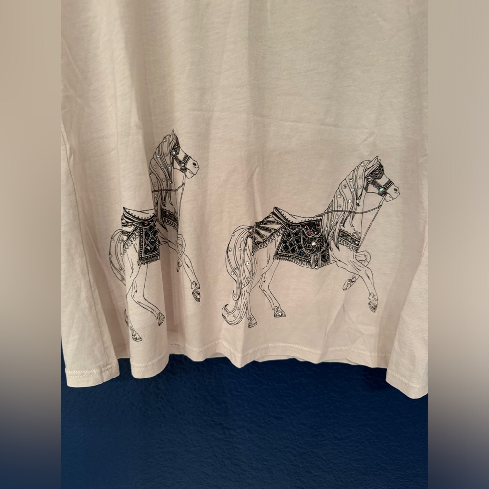 Key Closet Cream Women’s Carousel Horses Swarovski Studded Tee Size Medium - Picture 6 of 12